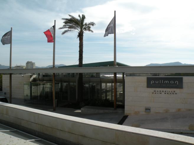  entrée de l'hôtel Pullman, sur la Corniche
